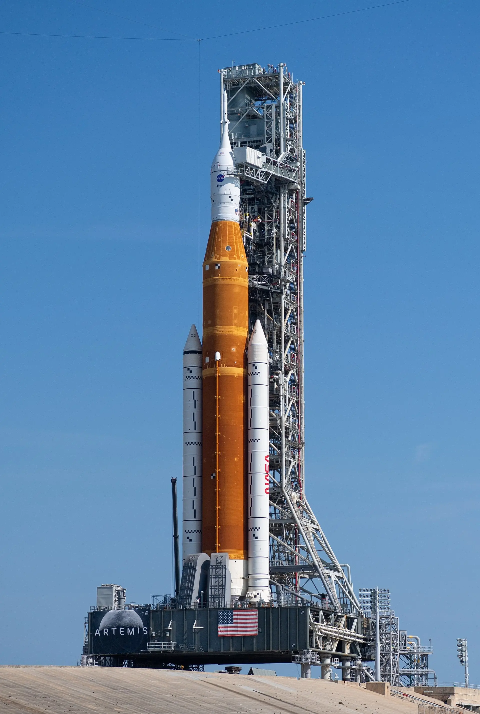 SLS_on_39B_ahead_of_launch_cropped.jpg