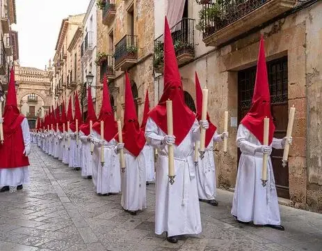the-capirote-the-pointed-hoods-worn-by-members-of-catholic-v0-kz8113r1nfoh1.webp