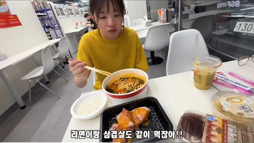 1000068361.jpg 일본 유튜버의 한국편의점 라면+삼겹살 먹방