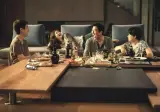 영화 <기생충>에서 "돈이 다리미다"라는 대사가 유독 서늘하게 다가오는 EU