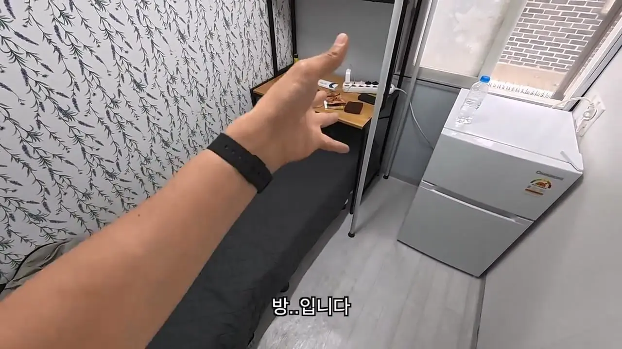 전재산 95만원, 서울 1평 고시원 입성기.mp4_20260915_150940.393.jpg