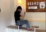 자리가 불편한 감성 카페