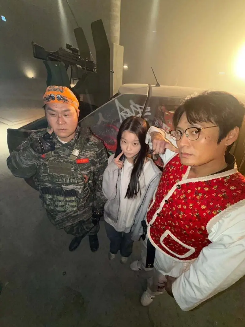 아빠..너무 안와서 그냥 삼촌들이랑만 찍었어#agentkimreactivated #김부장.jpg