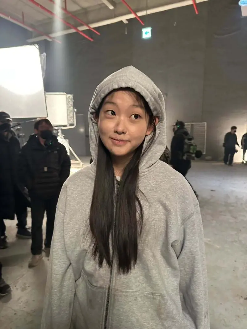 아빠..너무 안와서 그냥 삼촌들이랑만 찍었어#agentkimreactivated #김부장 (10).jpg