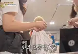 서인영 렌즈 빼주는 이서진.jpg