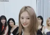 새우 먹는 이나경