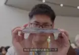 아이폰 듀오 외부 화면 파손으로 논란중인 중국인 크리에이터ㄷㄷㄷㄷ