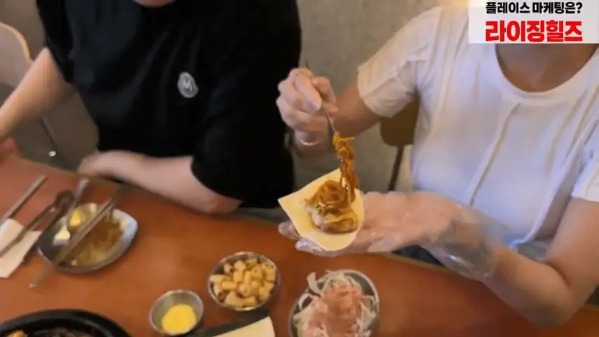 찐핵미모 여사장님 음식 안먹어도 맛있는이유. 은현장의 골목식당.mp4_20260921_091708.405.jpg