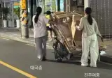 "할아버지 식사는요?"…폐지 수레 1시간 밀어주다 막차 놓친 중학생들