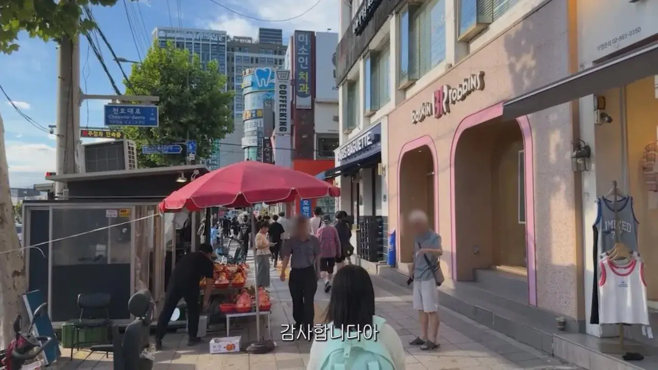 동생들에게 떡볶이 사주려 직접 사러간 시각장애인