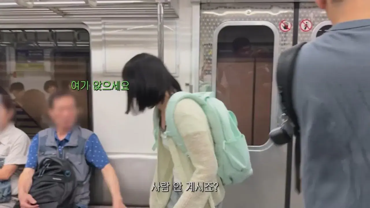동생들에게 떡볶이 사주려 직접 사러간 시각장애인