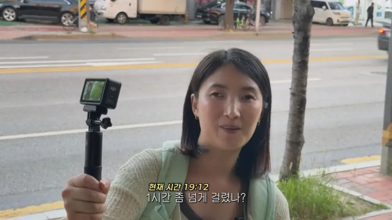 동생들에게 떡볶이 사주려 직접 사러간 시각장애인