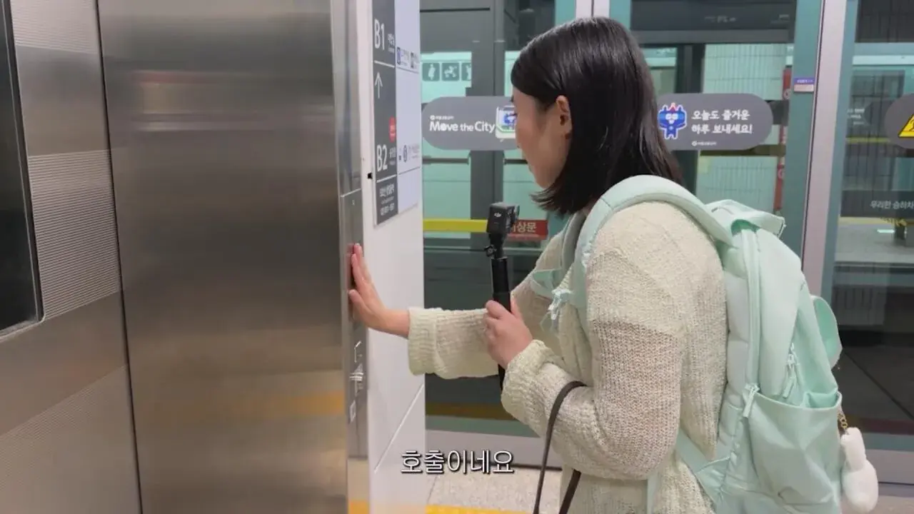 동생들에게 떡볶이 사주려 직접 사러간 시각장애인