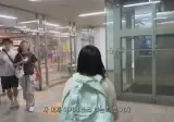 동생들에게 떡볶이 사주려 직접 사러간 시각장애인