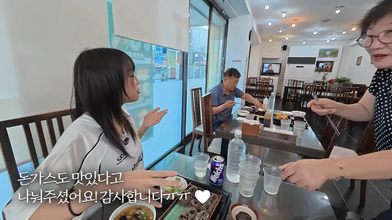 인천 신포시장 다 못털었습니다😂 어딜가나 50년 전통_! 닭강정 떡볶이 핫바 길거리음식 먹방 18-49 screenshot.png 적당히 먹는 유튜버가 되겠다는 쯔양의 시장 먹방 근황 ㄷㄷㄷㄷㄷ
