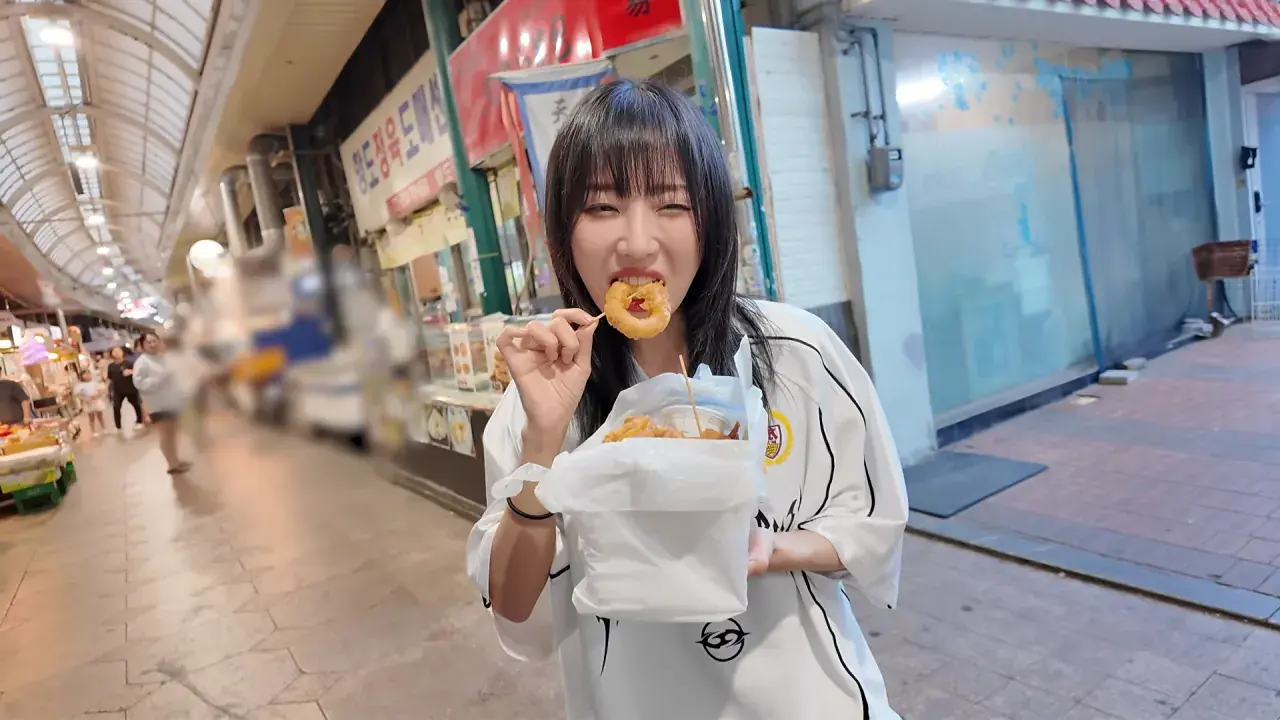 인천 신포시장 다 못털었습니다😂 어딜가나 50년 전통_! 닭강정 떡볶이 핫바 길거리음식 먹방 22-34 screenshot.png 적당히 먹는 유튜버가 되겠다는 쯔양의 시장 먹방 근황 ㄷㄷㄷㄷㄷ