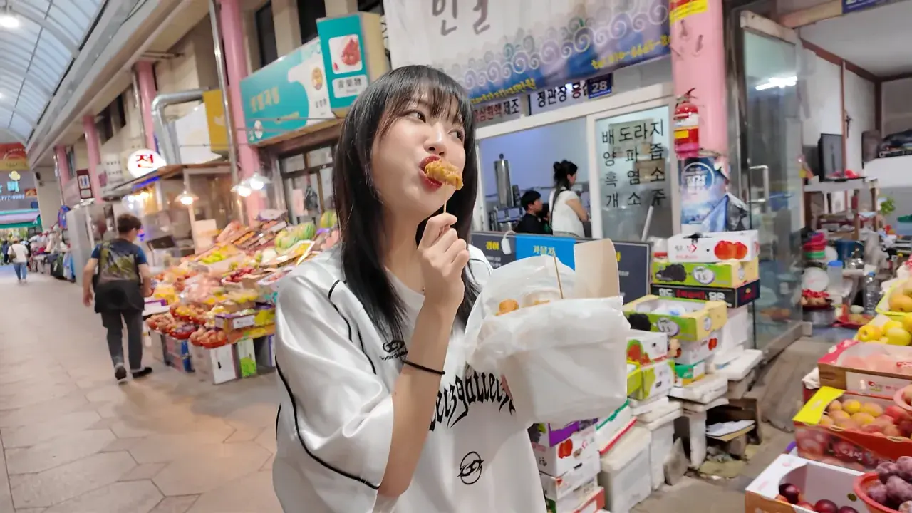 인천 신포시장 다 못털었습니다😂 어딜가나 50년 전통_! 닭강정 떡볶이 핫바 길거리음식 먹방 23-38 screenshot.png 적당히 먹는 유튜버가 되겠다는 쯔양의 시장 먹방 근황 ㄷㄷㄷㄷㄷ