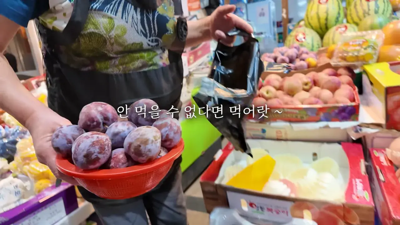 인천 신포시장 다 못털었습니다😂 어딜가나 50년 전통_! 닭강정 떡볶이 핫바 길거리음식 먹방 23-11 screenshot.png 적당히 먹는 유튜버가 되겠다는 쯔양의 시장 먹방 근황 ㄷㄷㄷㄷㄷ