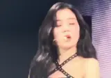 레드벨벳 아이린 가죽팬츠