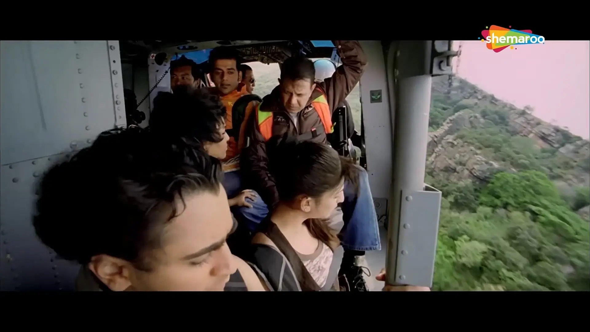 Luck [2009] Sanjay Dutt _ Imran Khan _ Shruti Haasan _ Mithun Chakraborty _ Hindi Action Movie.mp4_20240915_020824.358.jpg