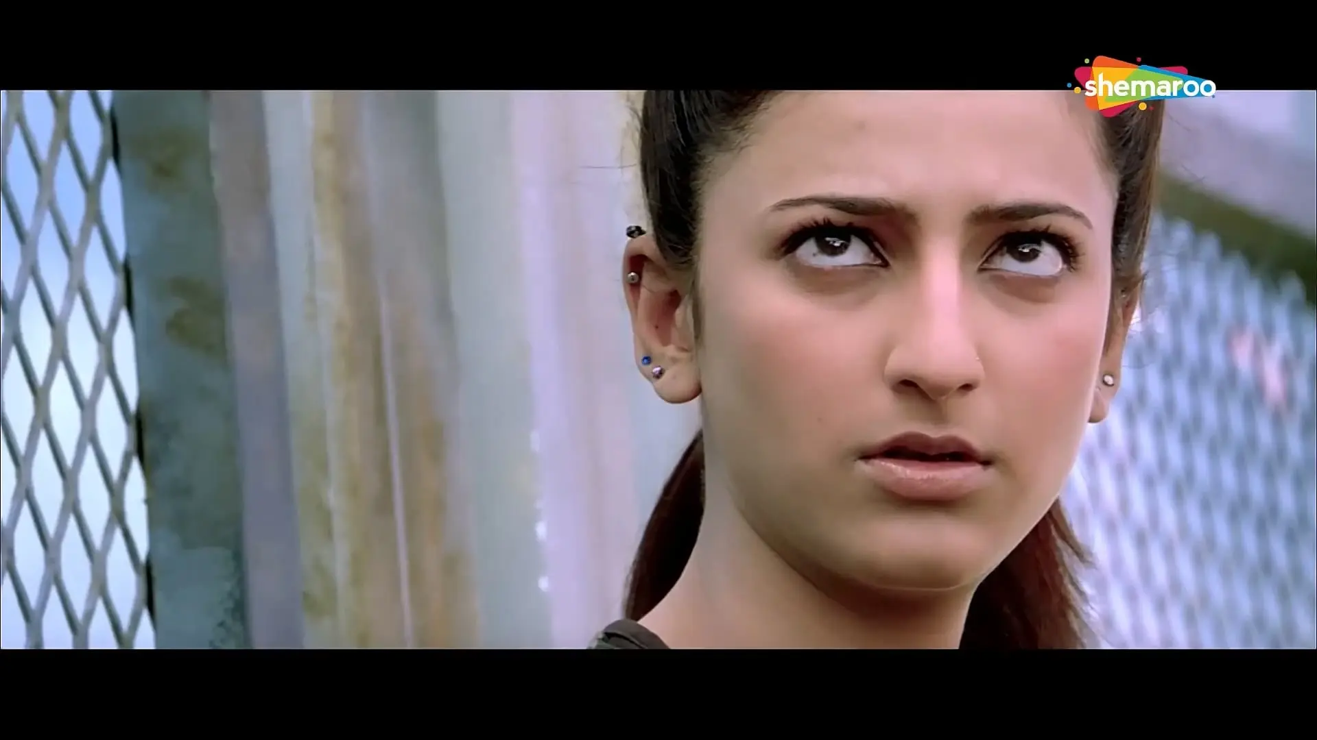Luck [2009] Sanjay Dutt _ Imran Khan _ Shruti Haasan _ Mithun Chakraborty _ Hindi Action Movie.mp4_20240915_021021.786.jpg