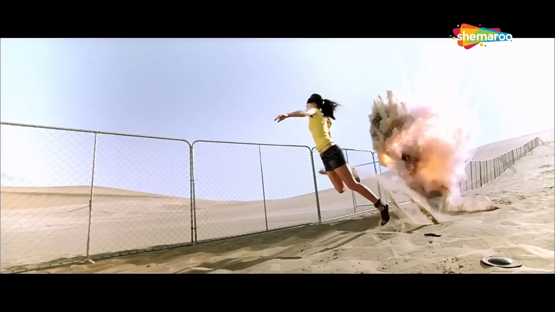 Luck [2009] Sanjay Dutt _ Imran Khan _ Shruti Haasan _ Mithun Chakraborty _ Hindi Action Movie.mp4_20240915_021237.727.jpg