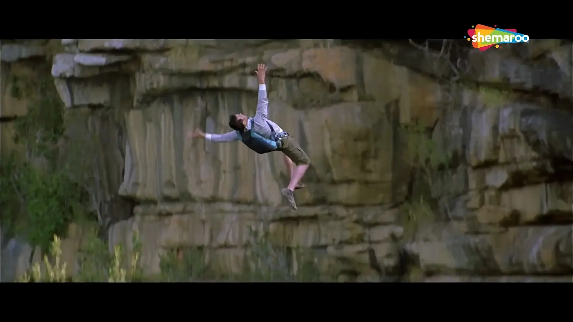 Luck [2009] Sanjay Dutt _ Imran Khan _ Shruti Haasan _ Mithun Chakraborty _ Hindi Action Movie.mp4_20240915_020914.060.jpg
