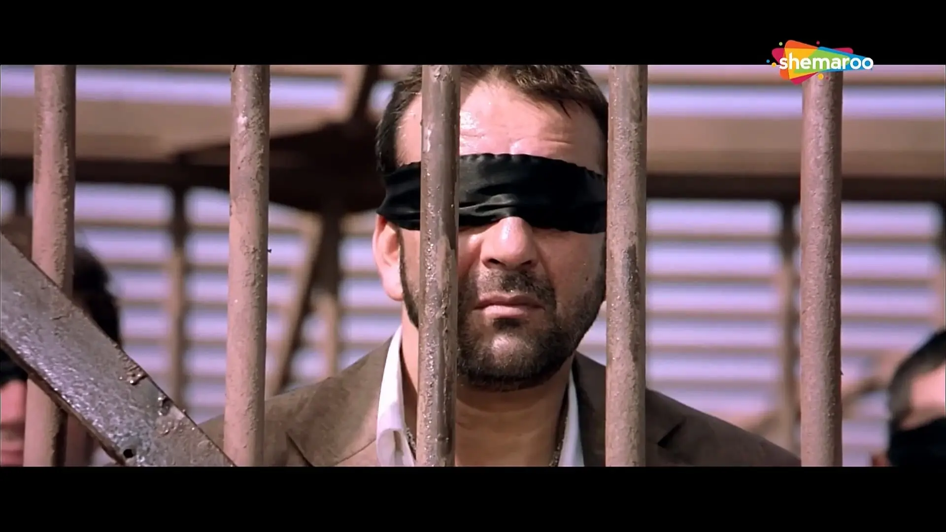 Luck [2009] Sanjay Dutt _ Imran Khan _ Shruti Haasan _ Mithun Chakraborty _ Hindi Action Movie.mp4_20240915_020558.278.jpg