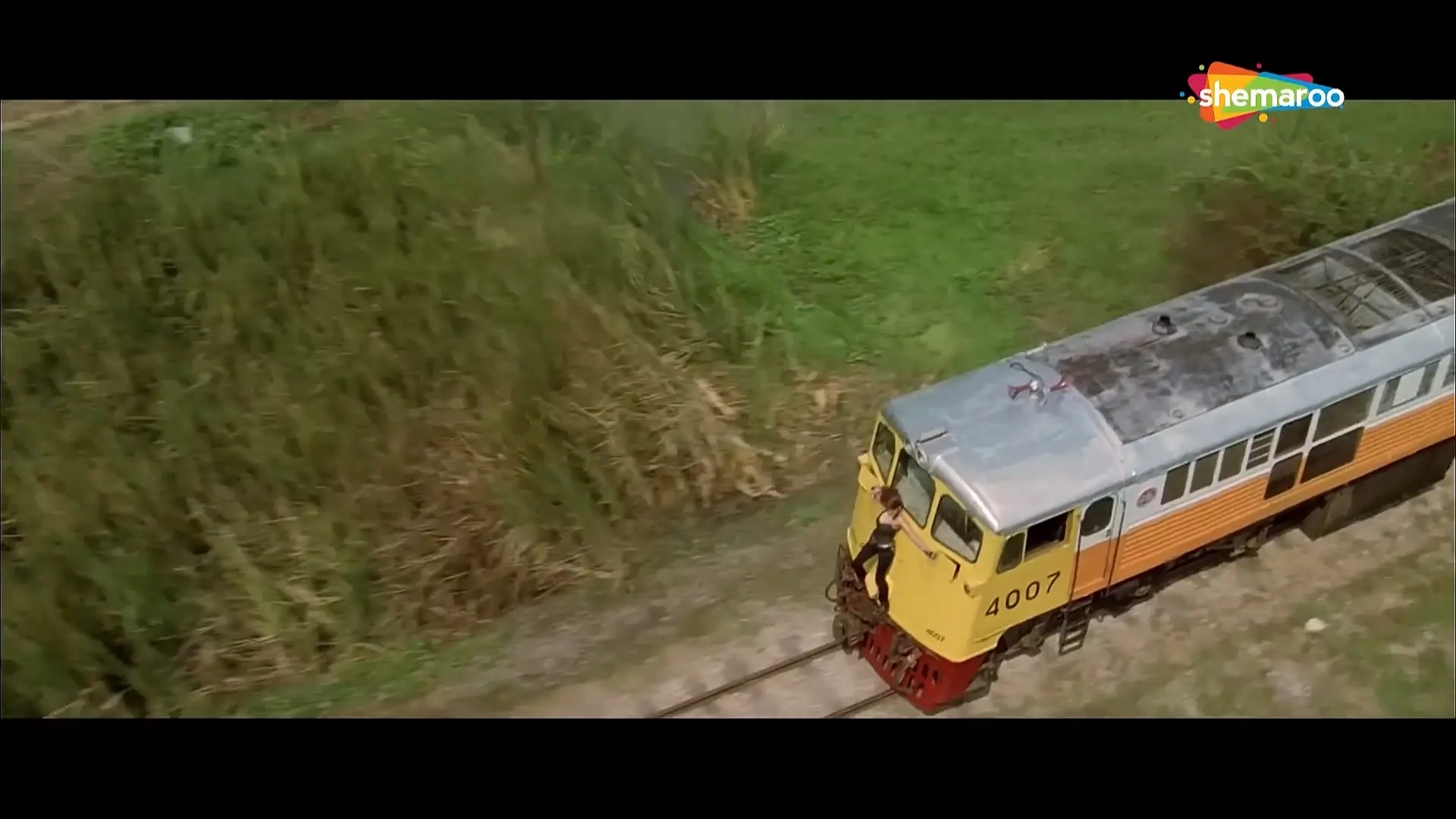 Luck [2009] Sanjay Dutt _ Imran Khan _ Shruti Haasan _ Mithun Chakraborty _ Hindi Action Movie.mp4_20240915_021302.807.jpg