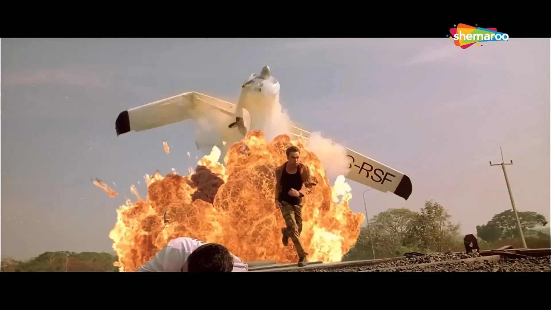 Luck [2009] Sanjay Dutt _ Imran Khan _ Shruti Haasan _ Mithun Chakraborty _ Hindi Action Movie.mp4_20240915_021306.280.jpg