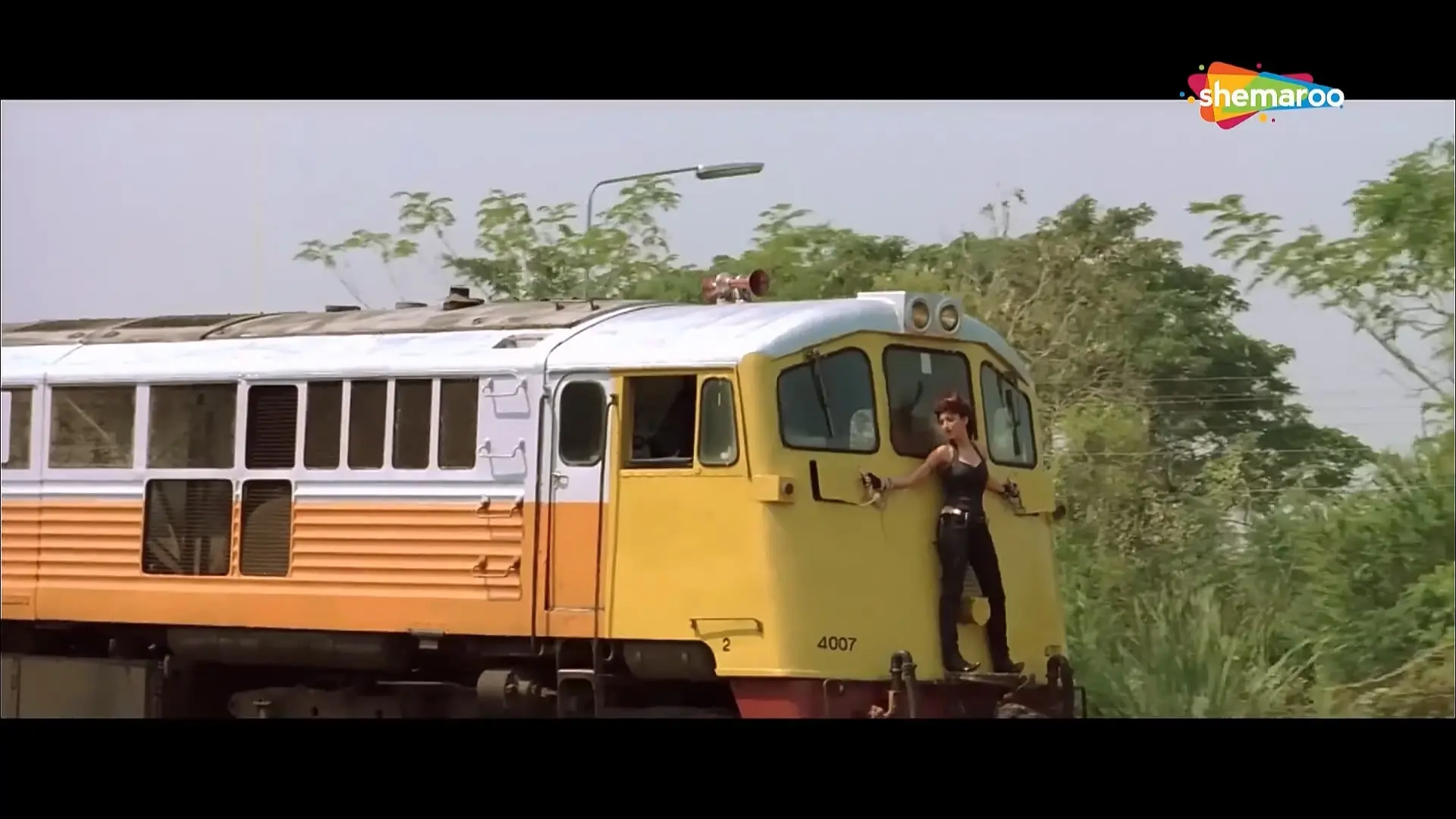 Luck [2009] Sanjay Dutt _ Imran Khan _ Shruti Haasan _ Mithun Chakraborty _ Hindi Action Movie.mp4_20240915_021257.601.jpg