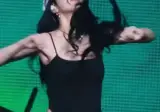 안유진 솔로무대 옆트임 청팬츠