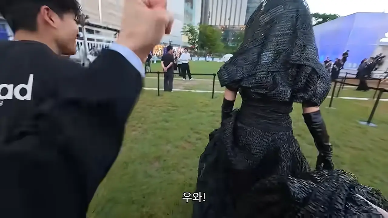 일반인을 패션위크 스타로 만들기 00-12-48.png