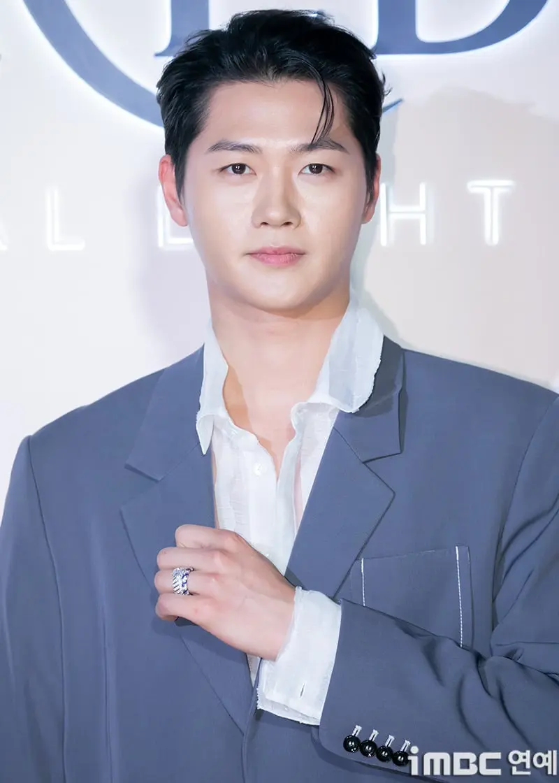 오늘자 금메달 딴 펜싱팀이 들고나온 태극기 비밀