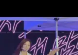 공연중 어깨끈이 끊어진 마젠타