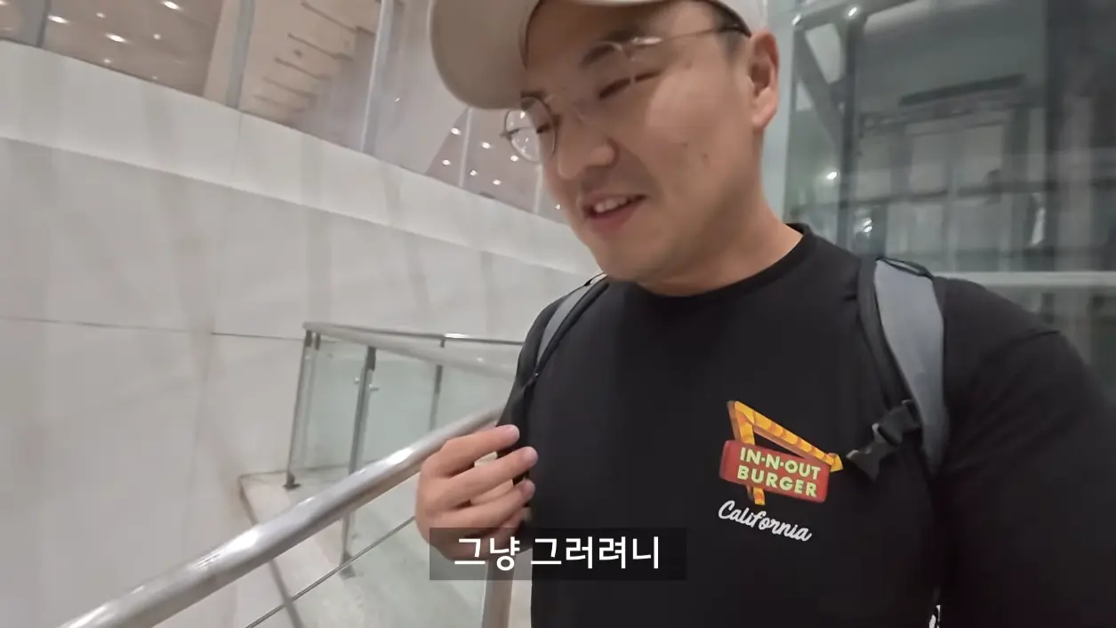 세계는요지경 YOZIGYEONG - 한국에서 베트남 편도 3,760km, 배타고 기차타고 비행기 없이 가보기 [qPhm5R_Phh8 - 1255x706 - 25m02s].png