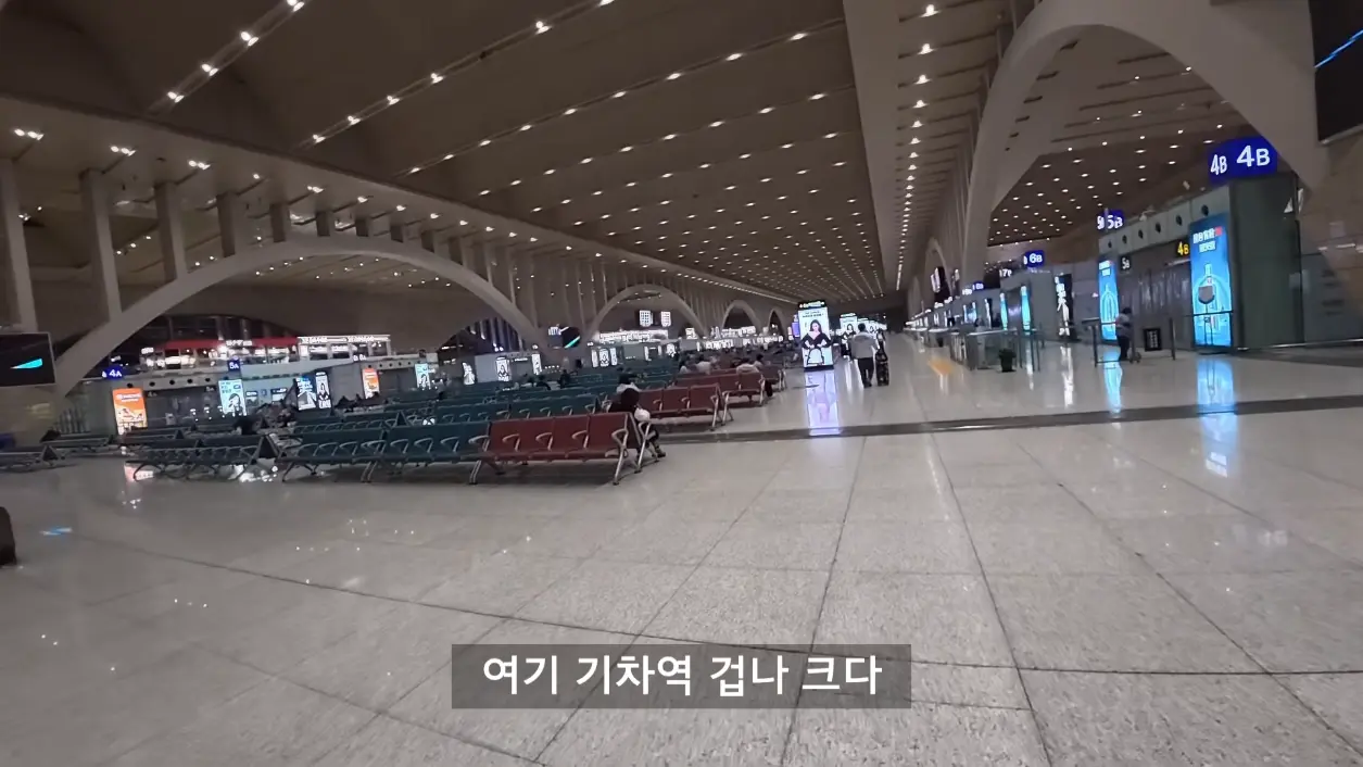 세계는요지경 YOZIGYEONG - 한국에서 베트남 편도 3,760km, 배타고 기차타고 비행기 없이 가보기 [qPhm5R_Phh8 - 1255x706 - 24m05s].png