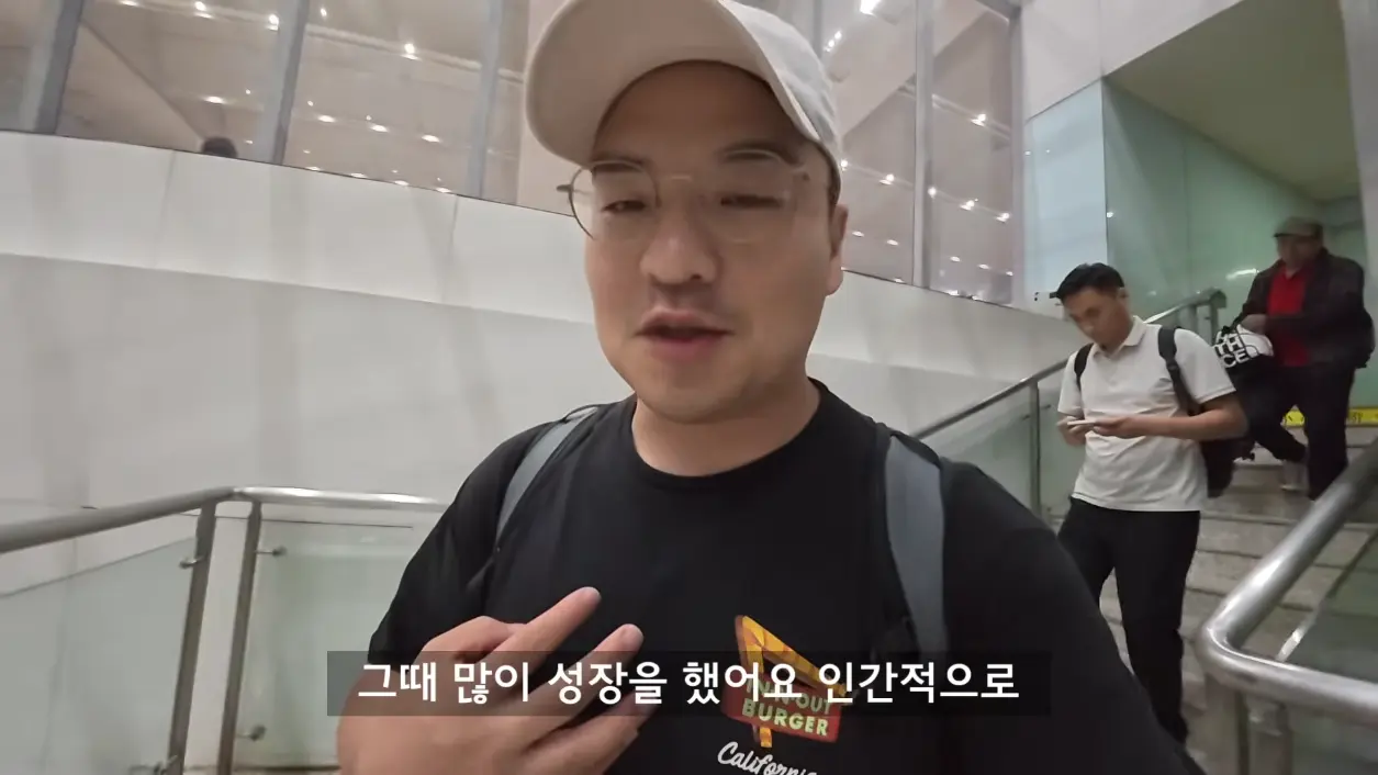 세계는요지경 YOZIGYEONG - 한국에서 베트남 편도 3,760km, 배타고 기차타고 비행기 없이 가보기 [qPhm5R_Phh8 - 1255x706 - 25m00s].png