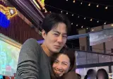 조인성 허리 껴안고 환하게 웃는 여성은 김기방 아내 "…
