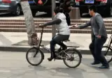 주먹형 젓가락질 보다 더 레전드인 젓가락질.jpg