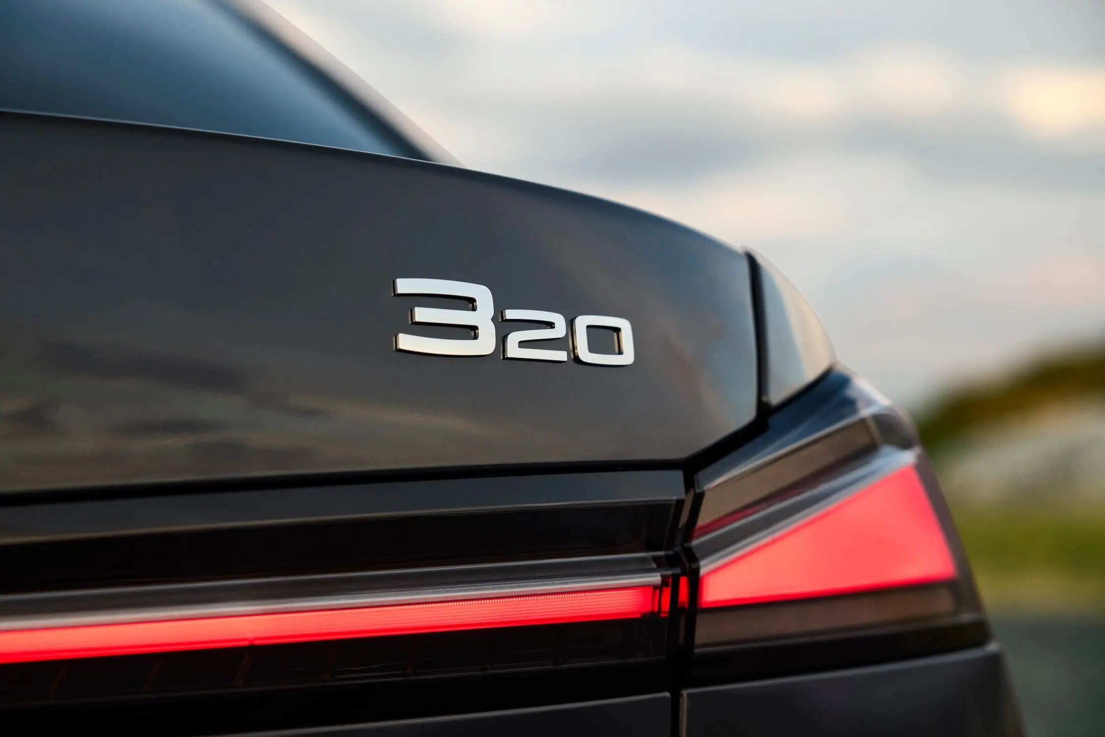 P90657747_lowRes_the-new-bmw-320-exte.jpg