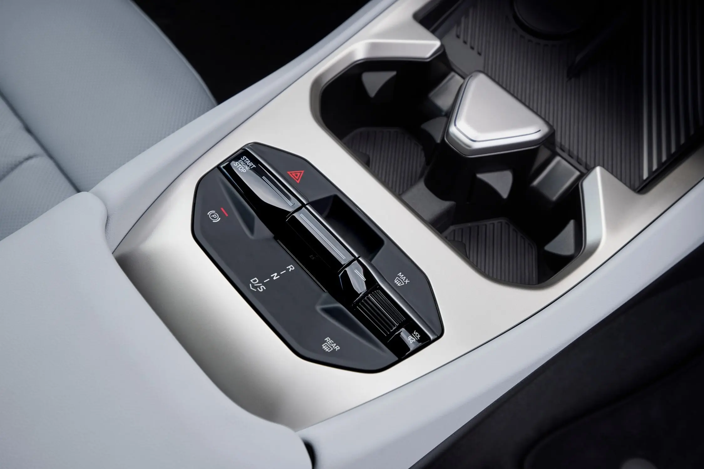 P90657782_lowRes_der-neue-bmw-320-int.jpg