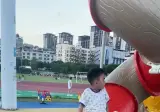 아기들 가챠 게임에서 이상한게 나왔다