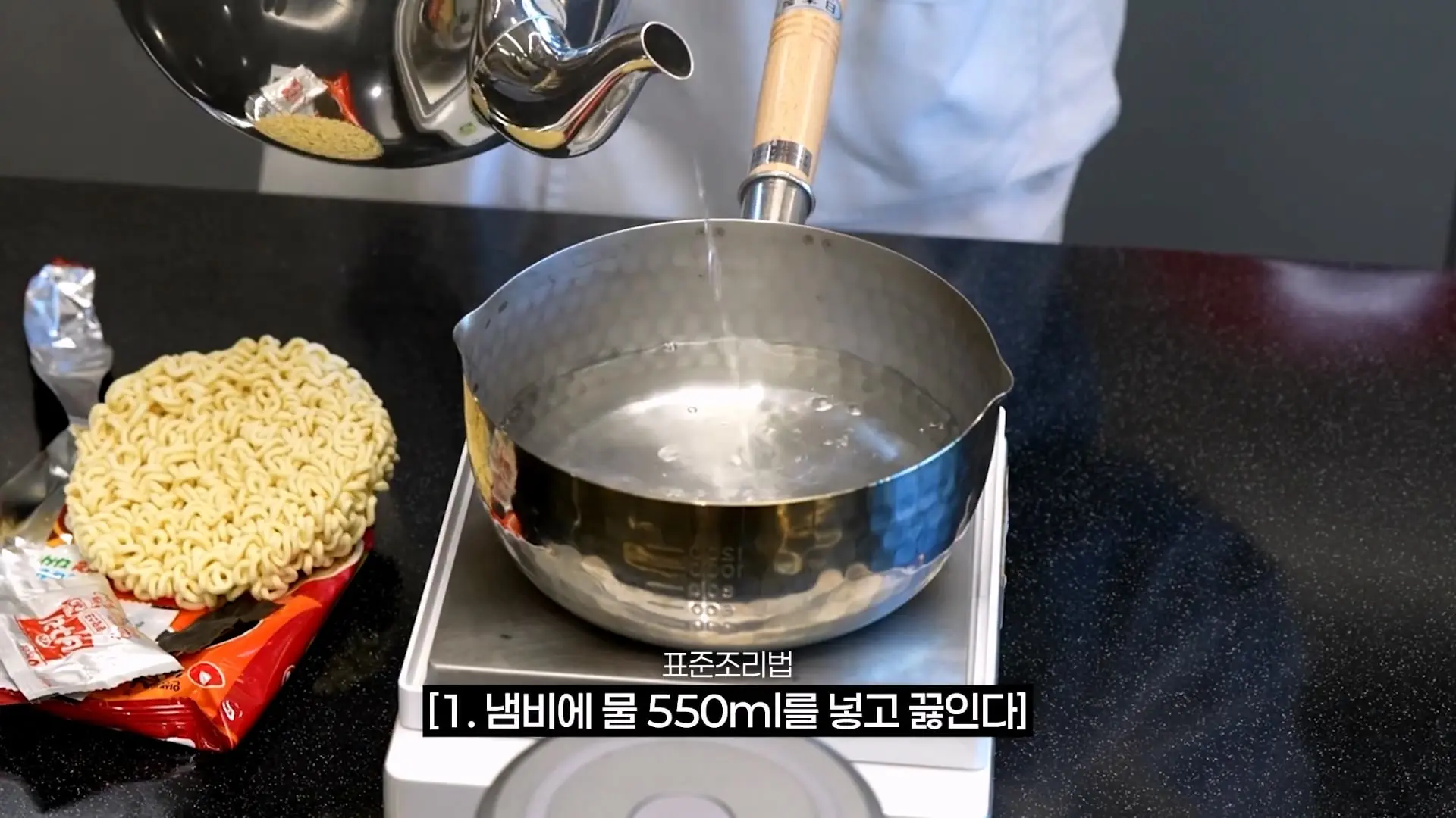 농심 연구원한테 라면 맛있게 끓이는 비법 전수받으러 간 한가인 (평생 써먹음)_20261005_195724.828.jpg