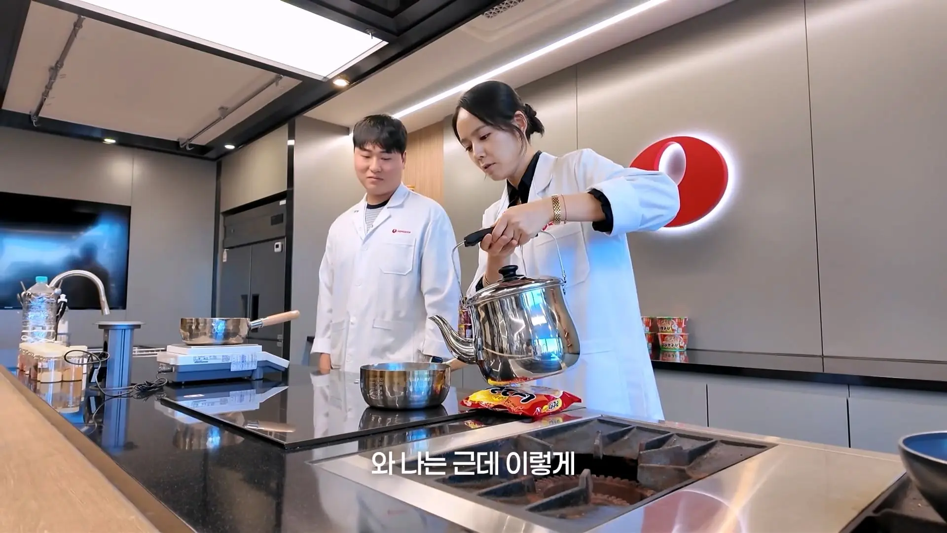 농심 연구원한테 라면 맛있게 끓이는 비법 전수받으러 간 한가인 (평생 써먹음)_20261005_195625.165.jpg