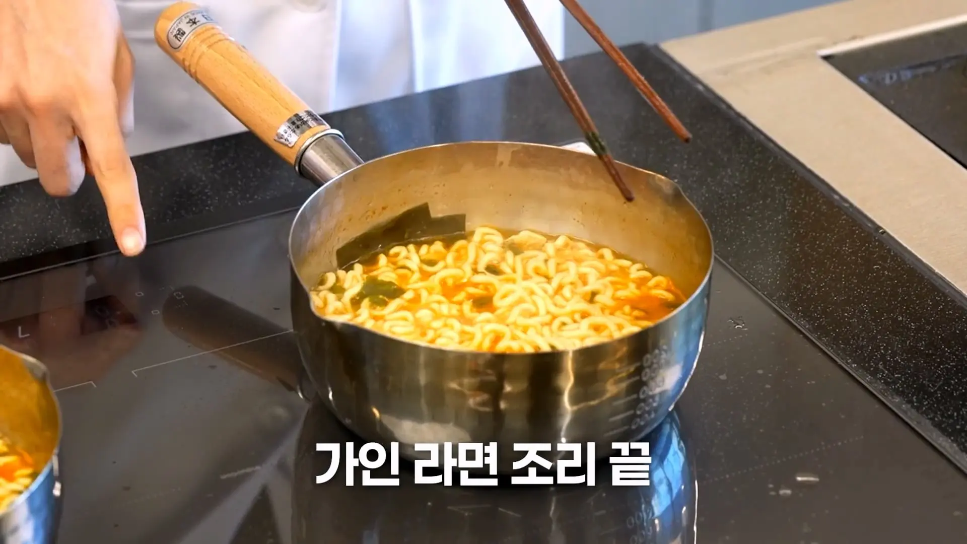 농심 연구원한테 라면 맛있게 끓이는 비법 전수받으러 간 한가인 (평생 써먹음)_20261005_195813.677.jpg