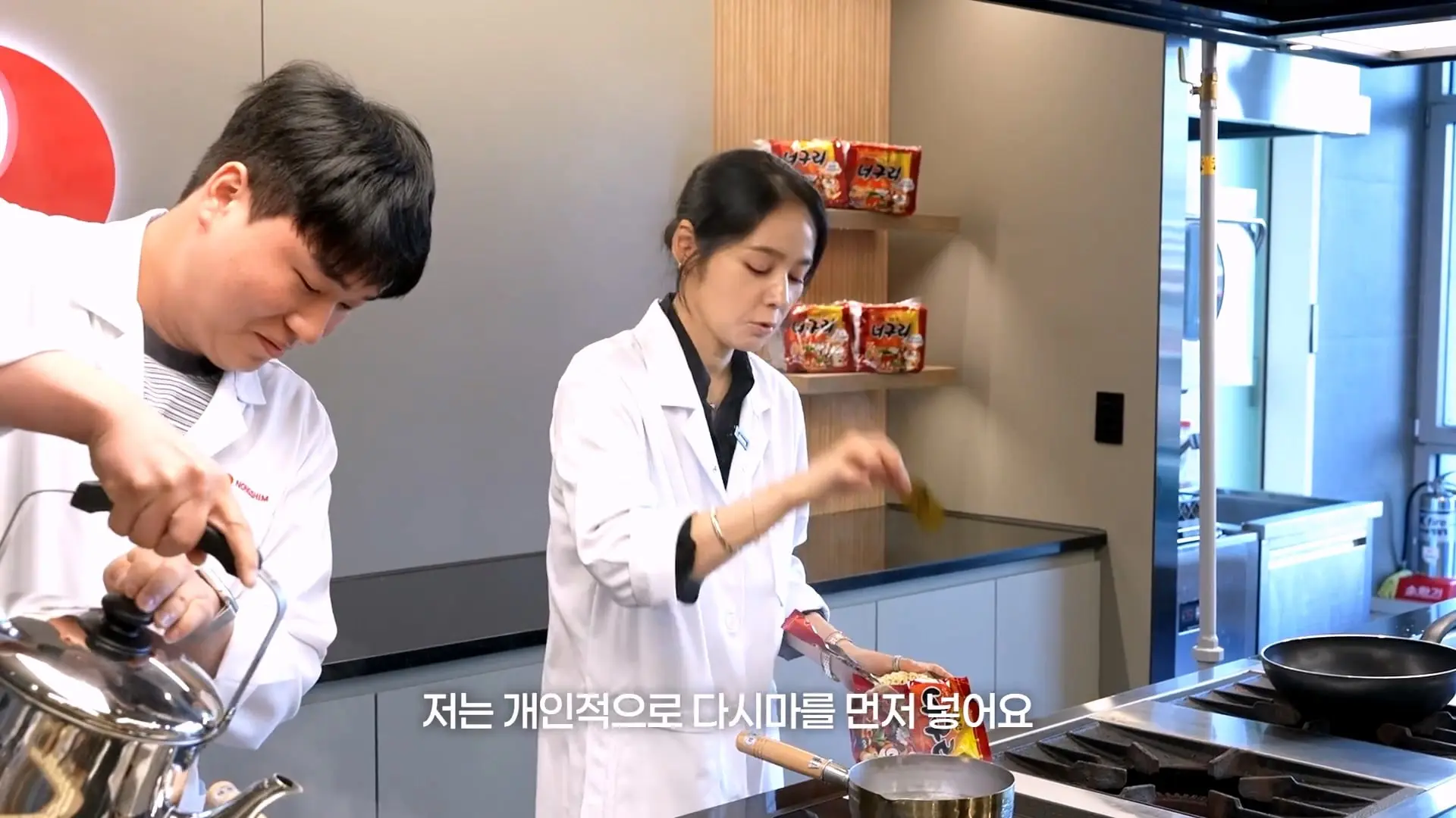 농심 연구원한테 라면 맛있게 끓이는 비법 전수받으러 간 한가인 (평생 써먹음)_20261005_195636.165.jpg