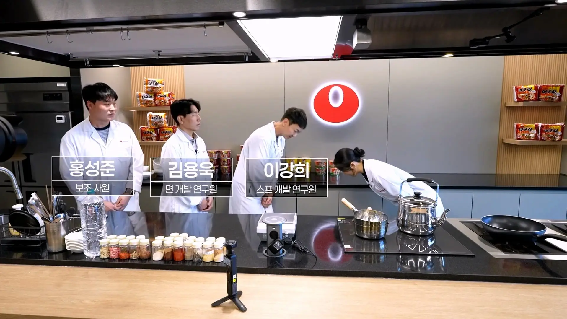 농심 연구원한테 라면 맛있게 끓이는 비법 전수받으러 간 한가인 (평생 써먹음)_20261005_195341.484.jpg