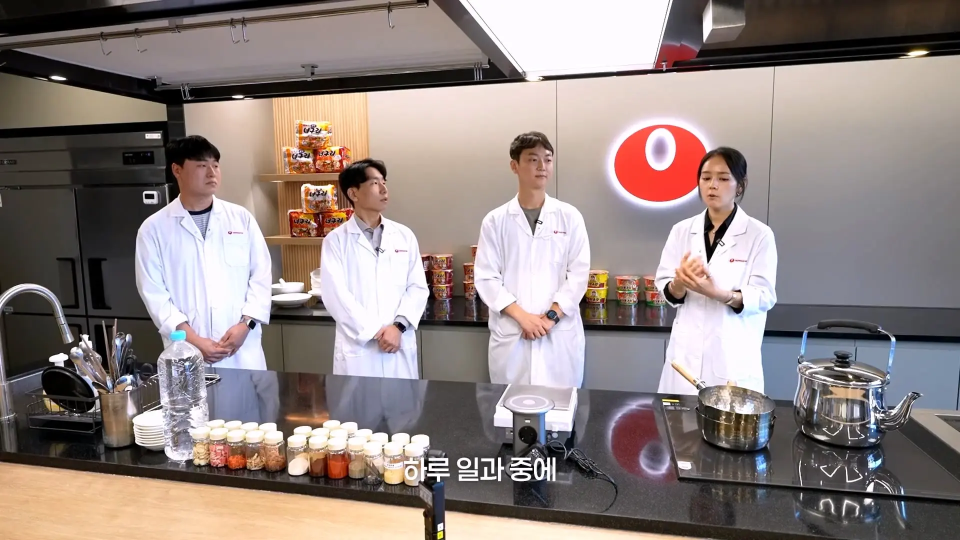 농심 연구원한테 라면 맛있게 끓이는 비법 전수받으러 간 한가인 (평생 써먹음)_20261005_195353.477.jpg