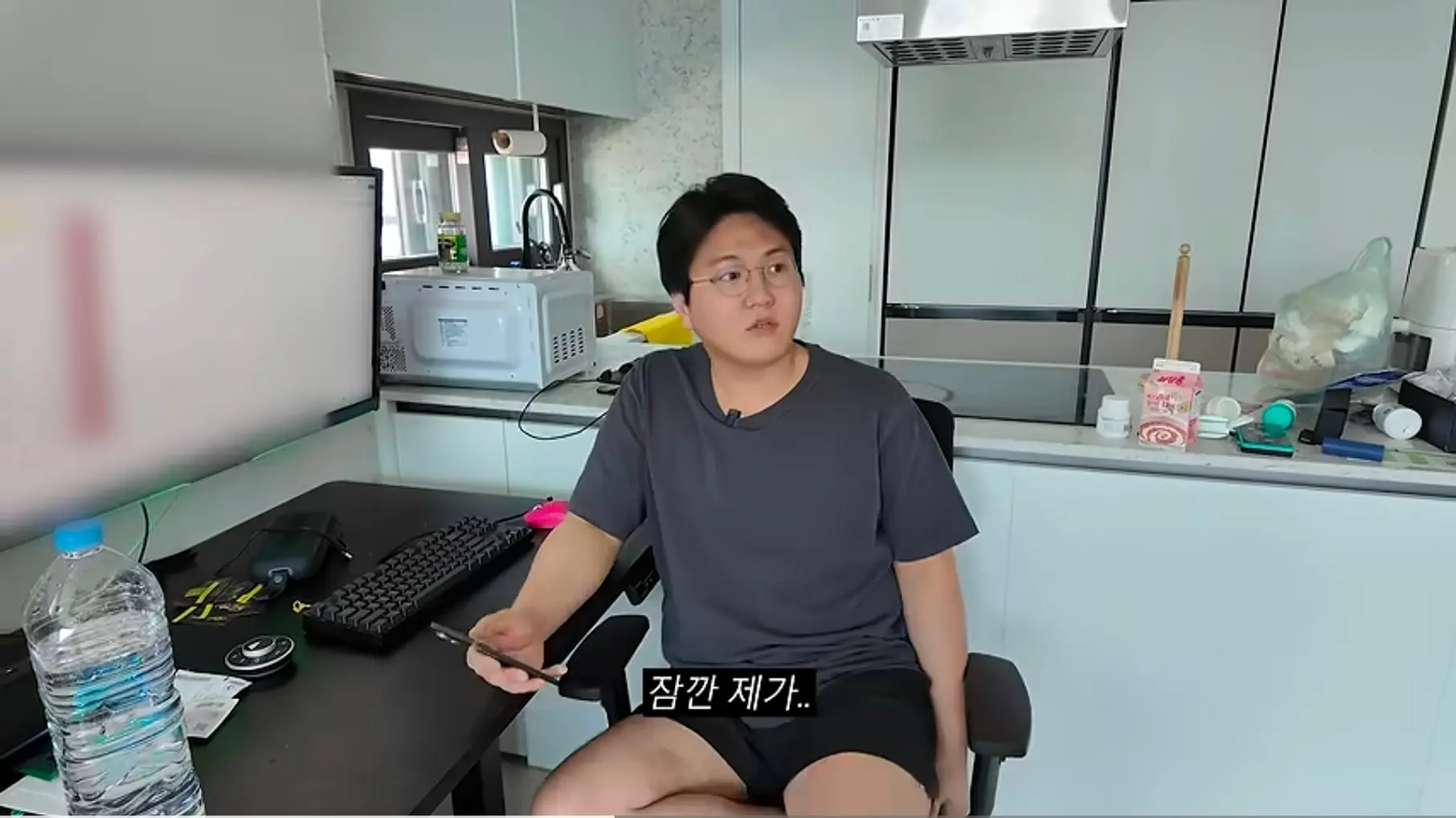 Screenshot_20261005_230300_YouTube.jpg